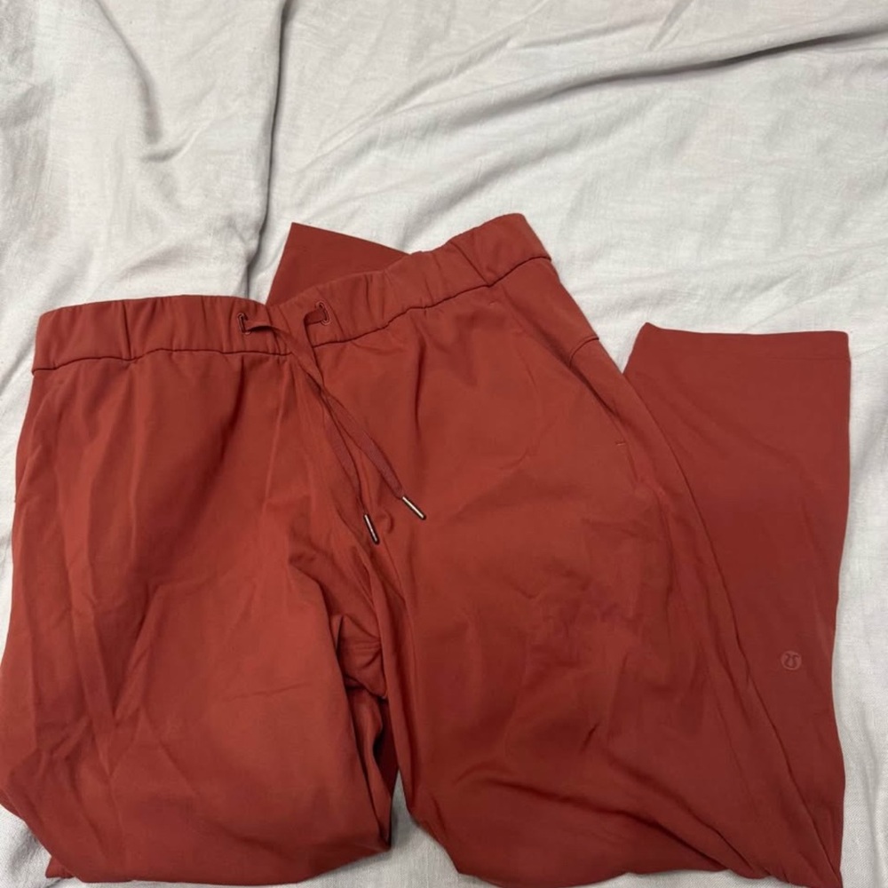 lululemon athletica Women's Rust Cropped Pants